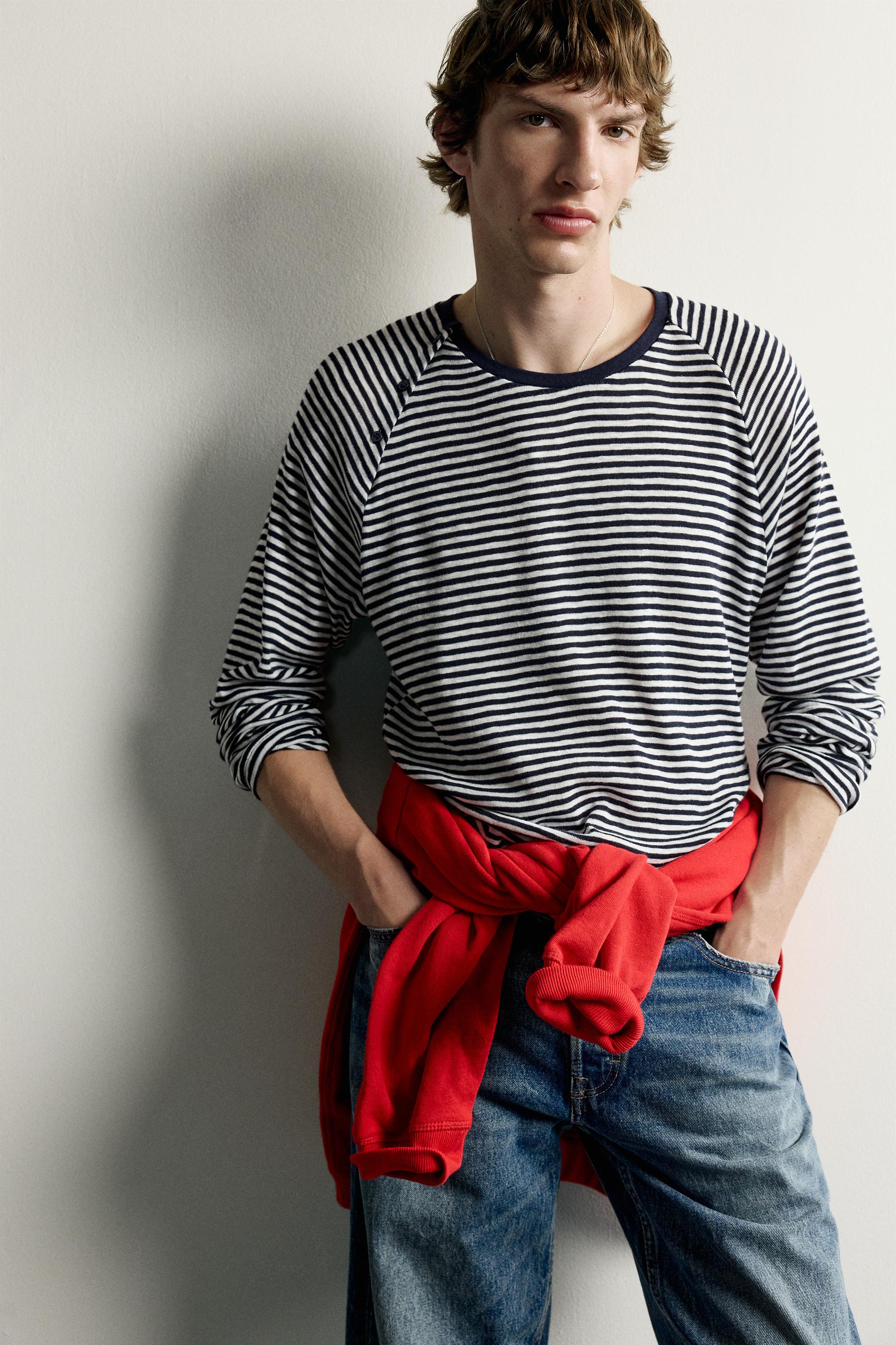 STRIPED BUTTON NECK T-SHIRT
